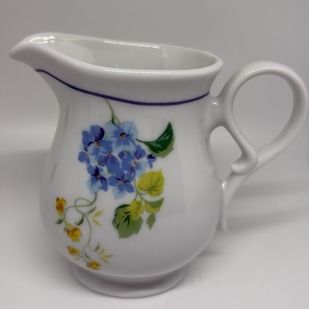 Fine Porcelain Floral Cream and Sugar Set - Picture 6 of 6